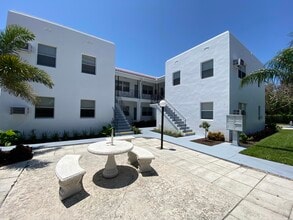 Building Photo - 1519 S Olive Ave