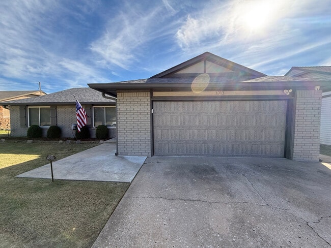 Foto del edificio - 3213 E Oakridge St