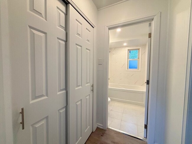 Building Photo - 453 Paling Ave