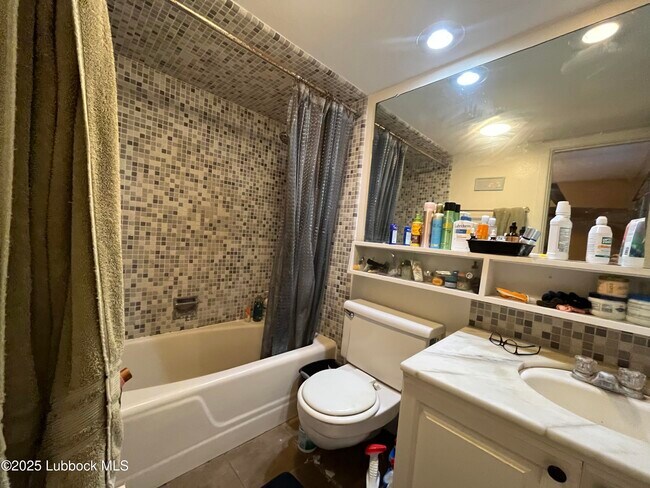Foto del edificio - 2417 33rd St