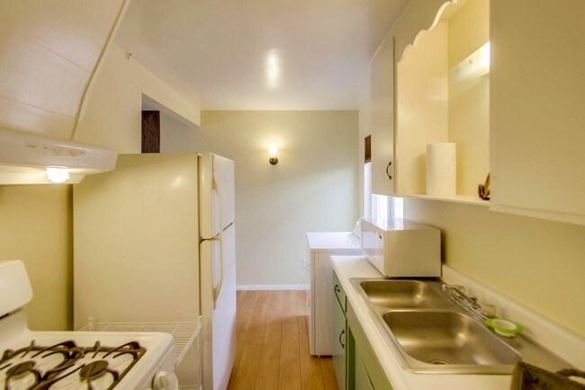 Foto del edificio - 3138 Collier Ave