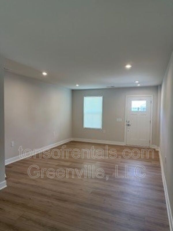 Foto del edificio - 4527 Duparc Way