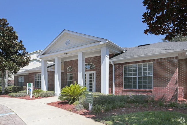 Leasing office - Colonnade at Regency