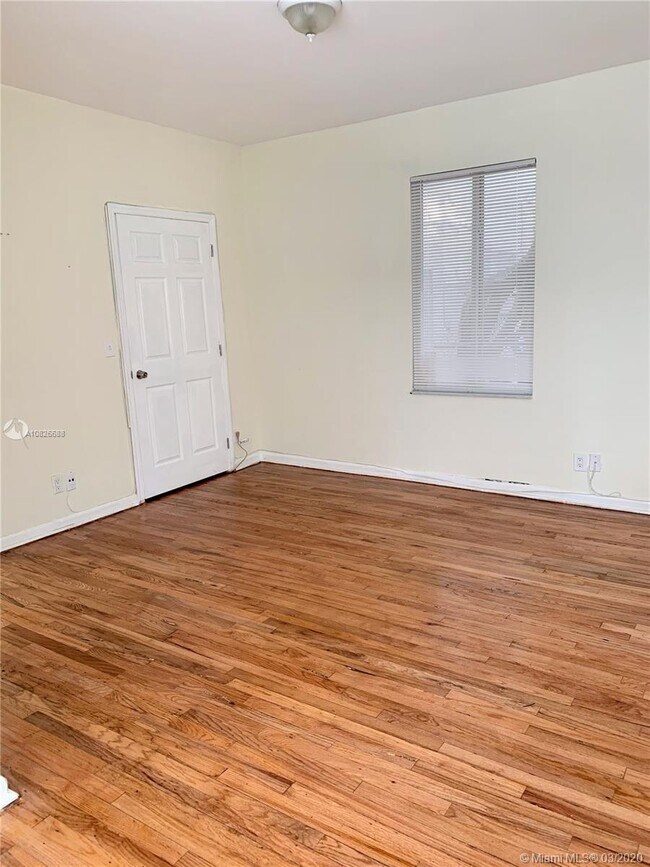 Building Photo - 611 Española Way