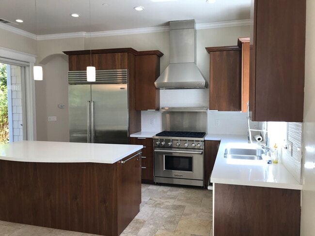 Building Photo - 557 Maple Ct