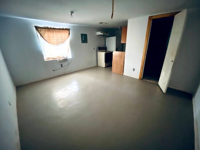 Building Photo - 825 Nogales Ave
