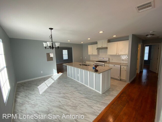 Building Photo - 4 br, 2.5 bath House - 243 Octavia Place