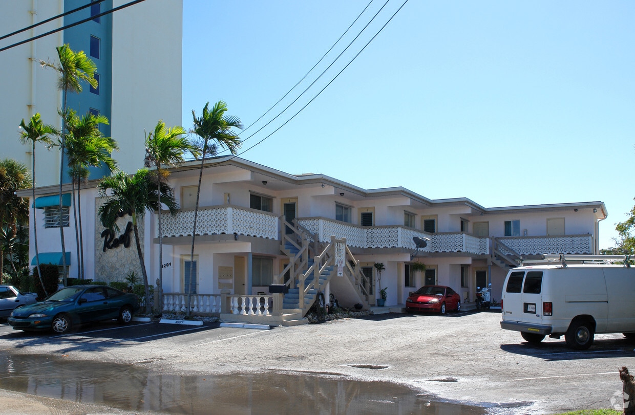Building Photo - Coral Reef Apartments