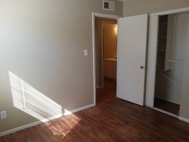 Foto del edificio - 6313 W Earll Dr