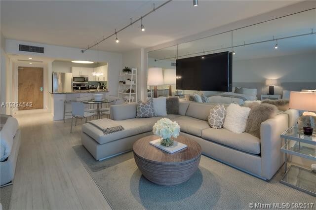 Building Photo - 2301  Collins Ave  721