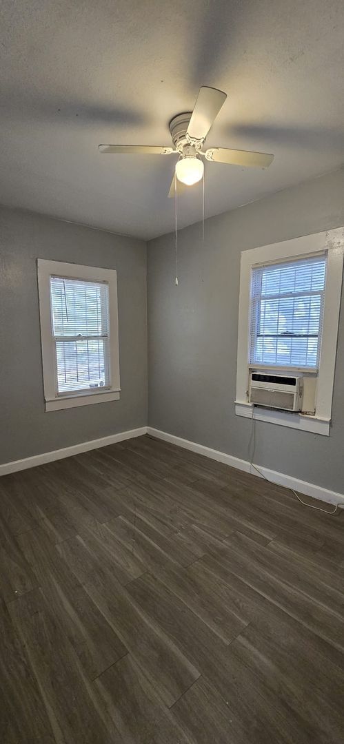Foto del edificio - 2401 Mallory Ave