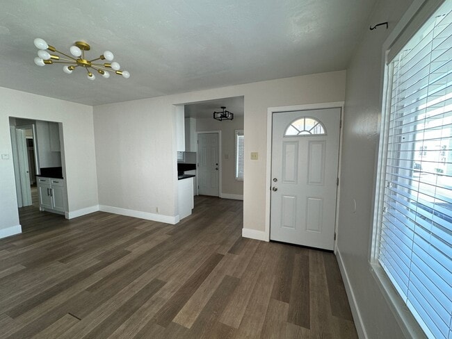 Building Photo - 1128 Orange Ave