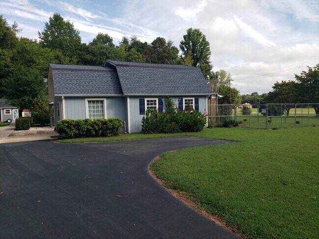 Foto del edificio - 1248 Town Branch Rd