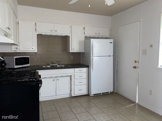 Building Photo - 3 br, 1 bath House - 4320 NW Pollard Ave