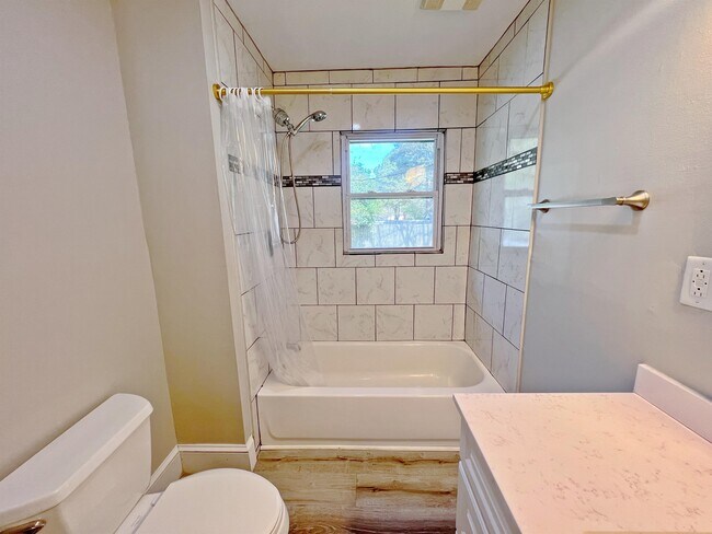 Foto del edificio - 1541 Briarfield Rd