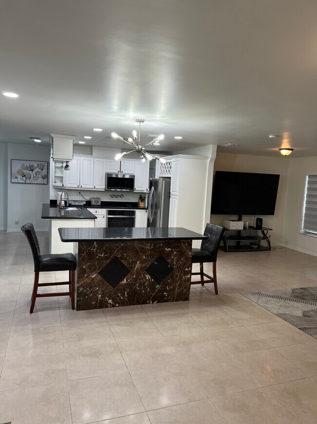 Photo - 1010 Hollywood Blvd House