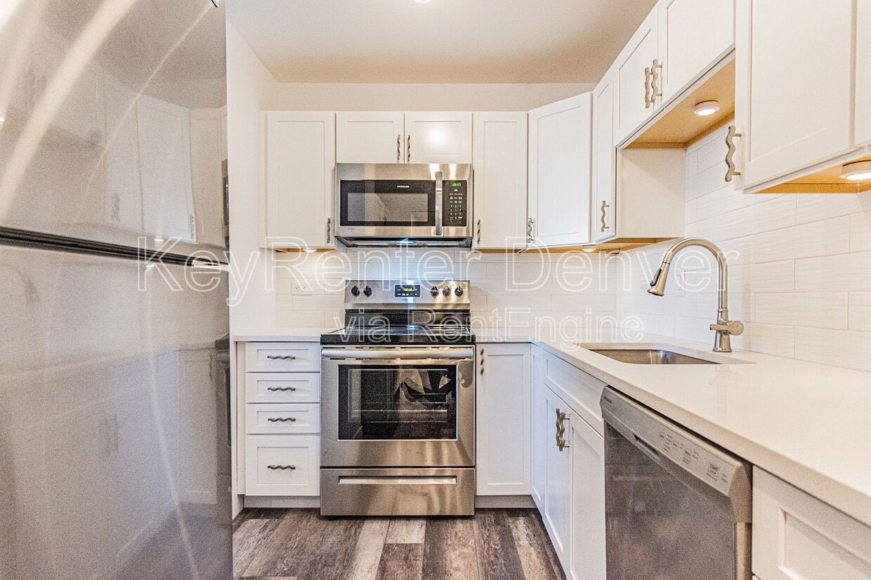 Photo - 888 N Logan St