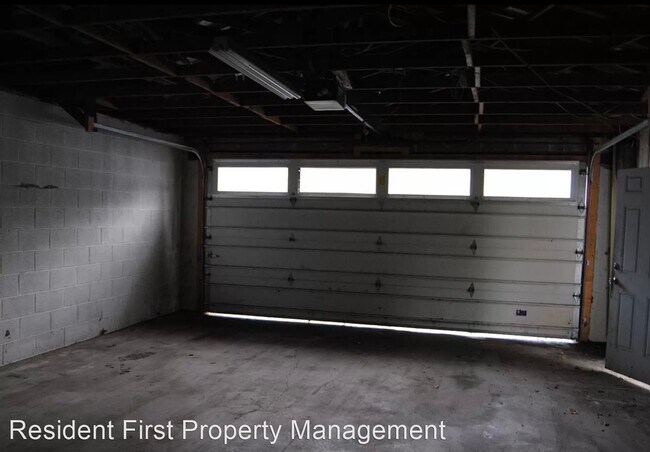 Building Photo - 3 br, 1 bath House - 648 State Circle