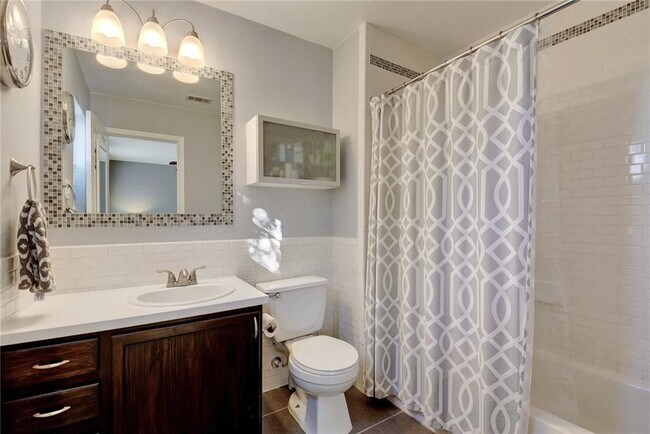Foto del edificio - 3 Bedroom, 2.5 Bath Home in South Austin N...