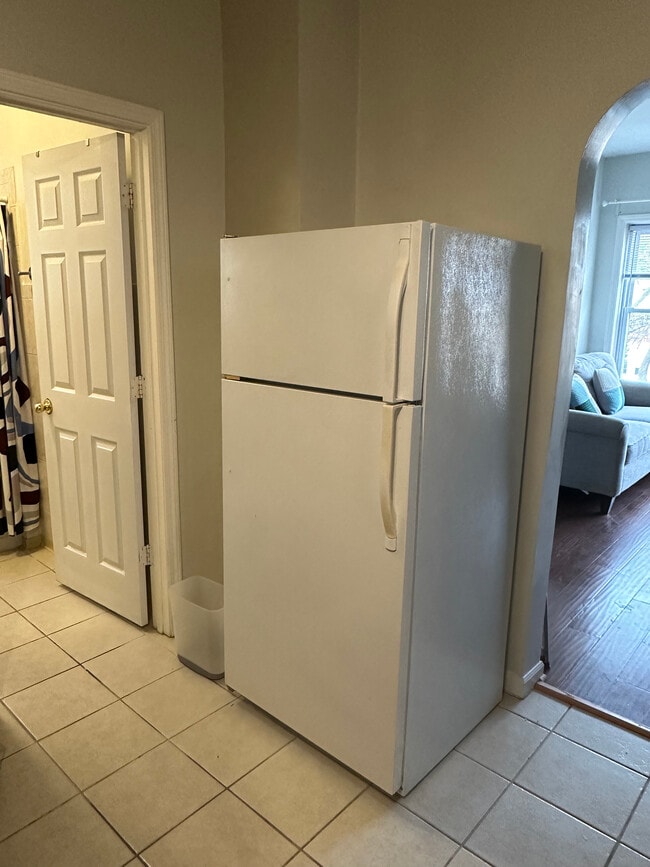 Kitchen Fridge, Bathroom, Living Room - 3112 S May St