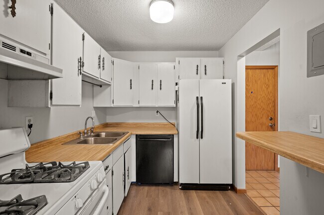 Foto del edificio - 7212 72nd Ln N