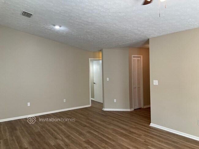 Building Photo - 4020 W Cass St