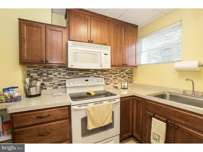 Kitchen (Has been painted, not this color) - 34 E Broad St