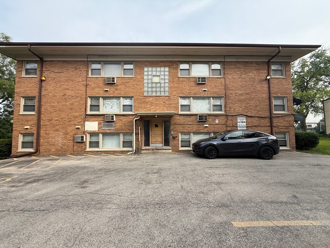 Primary Photo - 5900 Butterfield Rd