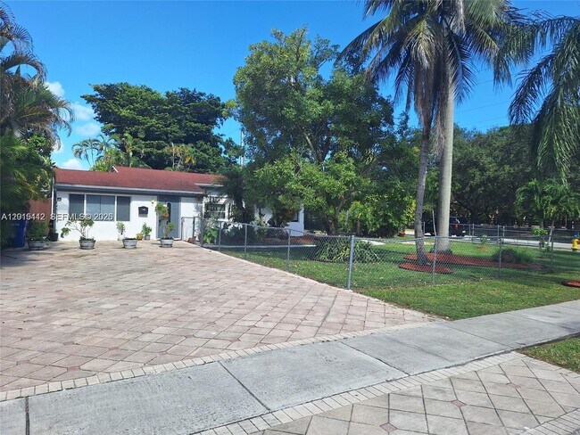 Foto del edificio - 2199 NE 182nd St