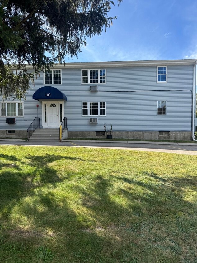 Foto principal - 103 Horse Pond Rd