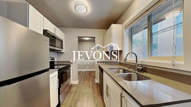 Building Photo - 1301 N 4th St Tacoma, WA 98403