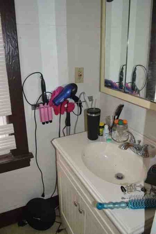 Building Photo - 1111 Locust St