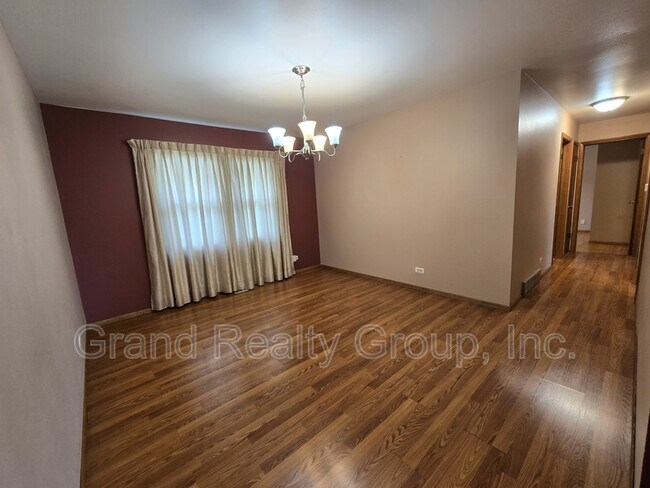 Building Photo - 531 Evergreen Ct