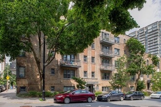 Building Photo - 2105 Rue Chomedey
