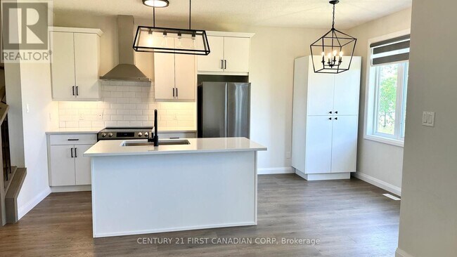 Building Photo - 1818 Finley Cres