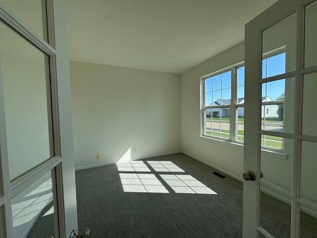 Building Photo - 405 Preserve Dr
