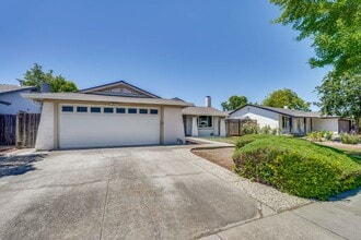 Building Photo - 6063 Pineland Ave