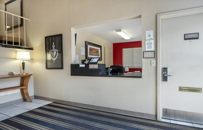 Lobby and Guest Check-in - Furnished Studio - Indianapolis