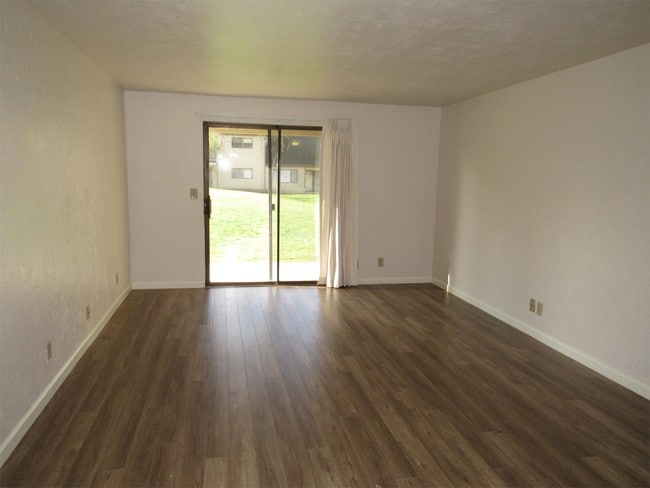 Foto del edificio - 240 N Adams St