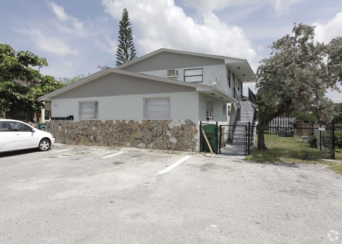 Foto del edificio - 7361 NW 37th St