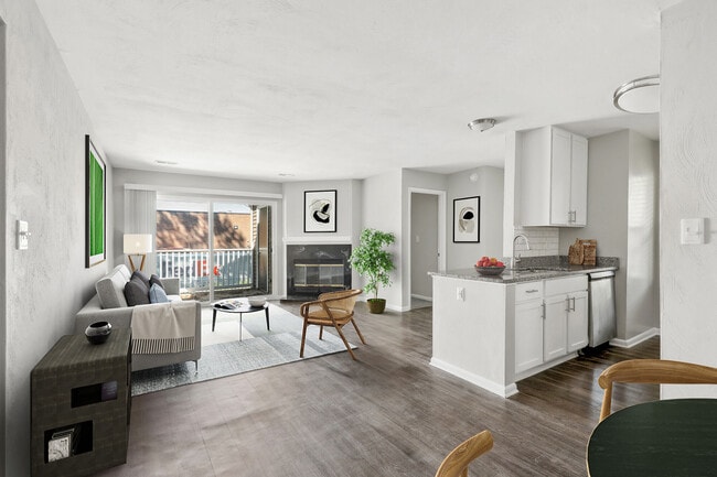 Luna Pointe apartments — community photo - Luna Pointe
