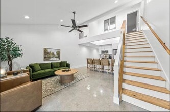 Building Photo - 113 Oak Plns Aly