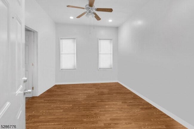 Foto del edificio - 77 N 13th St