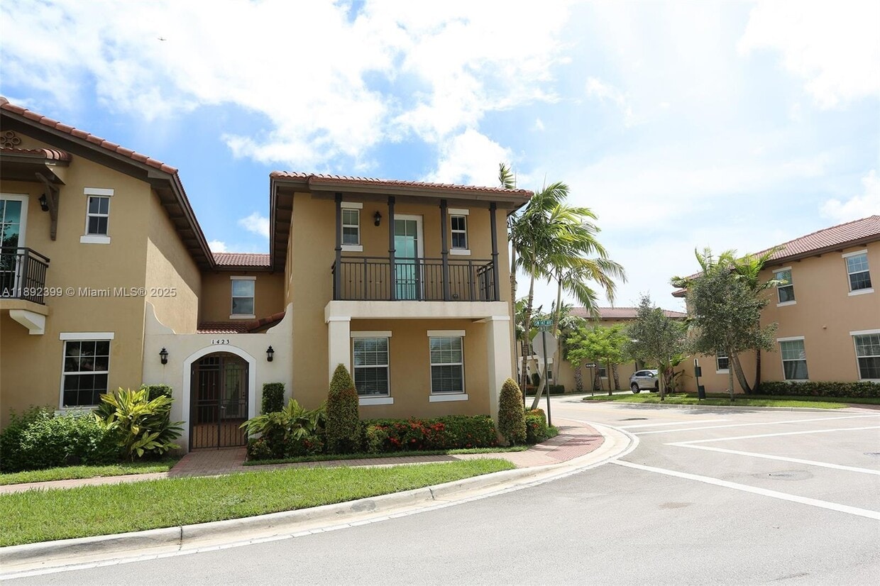 Primary Photo - 1423 SW 147th Ave