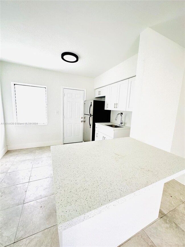 Foto del edificio - 171 NW 56th St