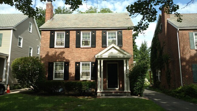 Building Photo - 63 Oakwood St