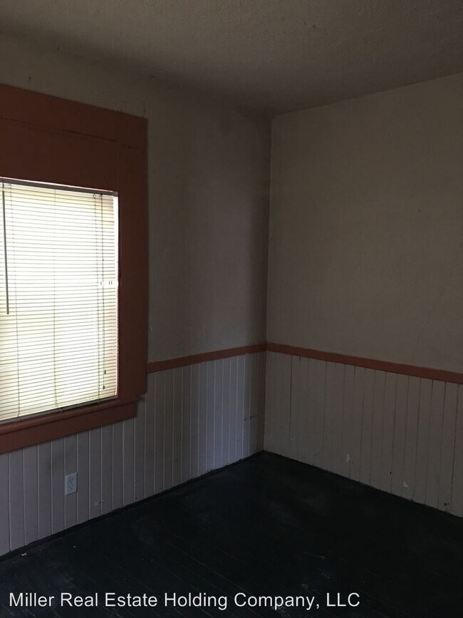 Building Photo - 2 br, 1 bath Apartment - 643 East Anderson St