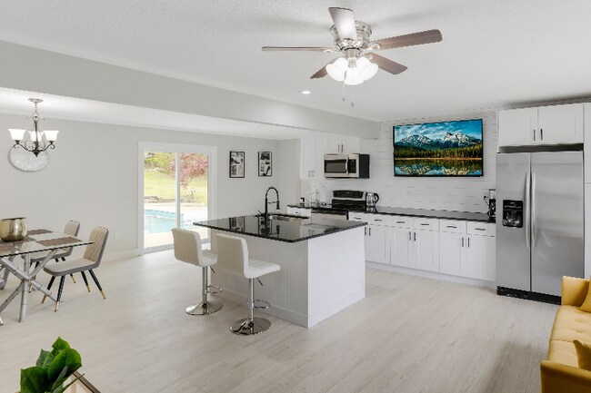 Foto del edificio - 109 Crystal Dr