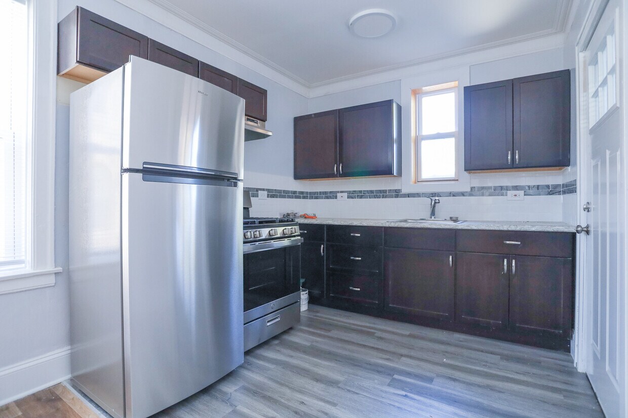 Primary Photo - 4628 N Wolcott Ave