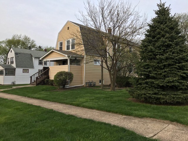 Building Photo - 5015 Wilcox Ave